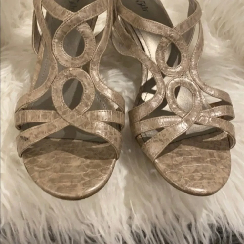 Snake pattern heel sandal